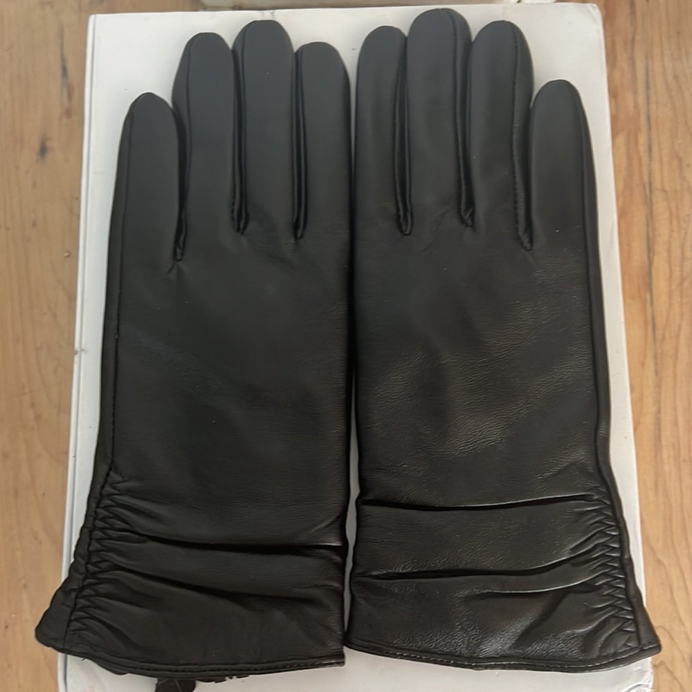 NWT Cashmere Lined Leather Gloves Black